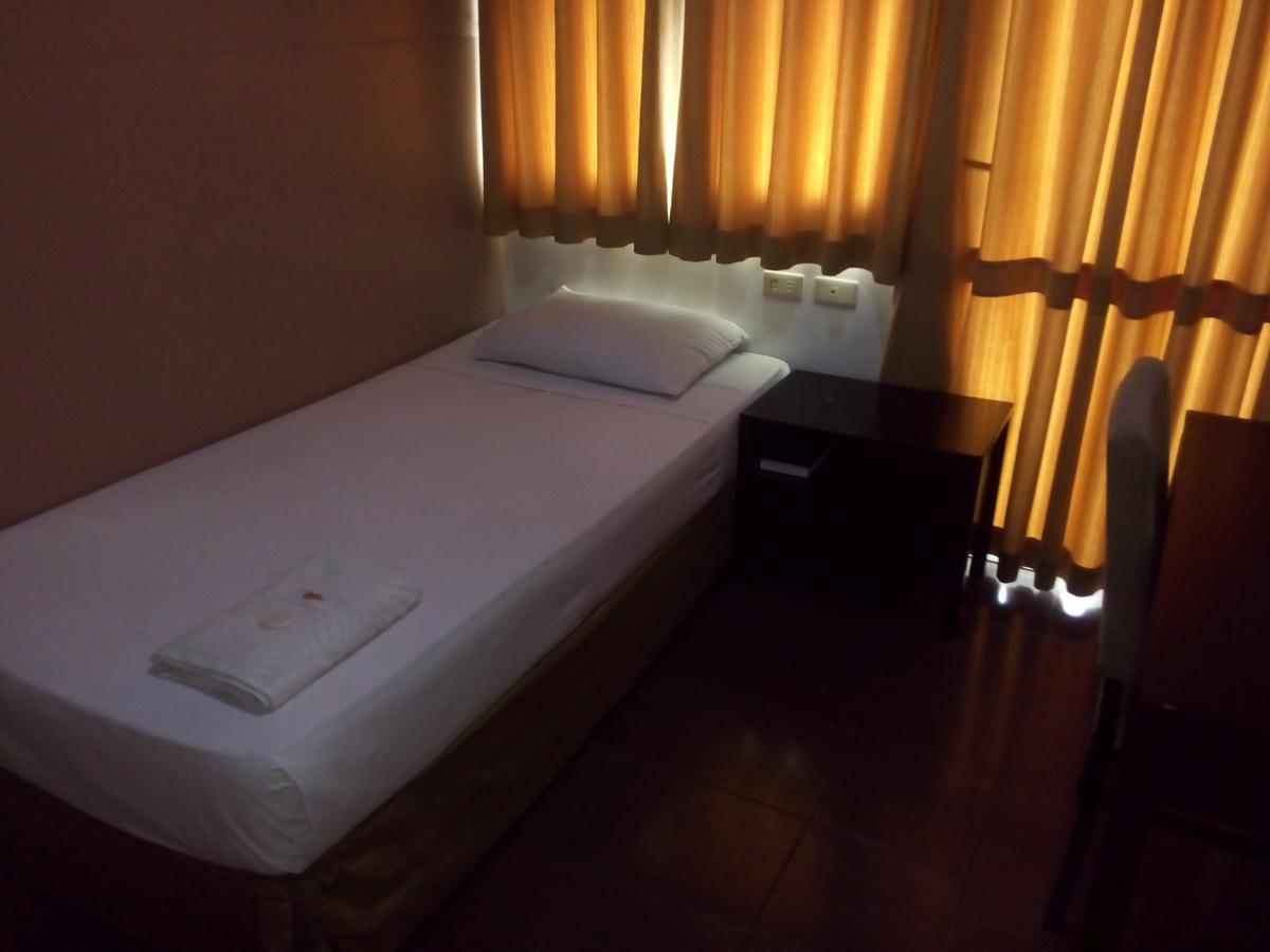 Hotel Kichi เลกัซปี ภายนอก รูปภาพ