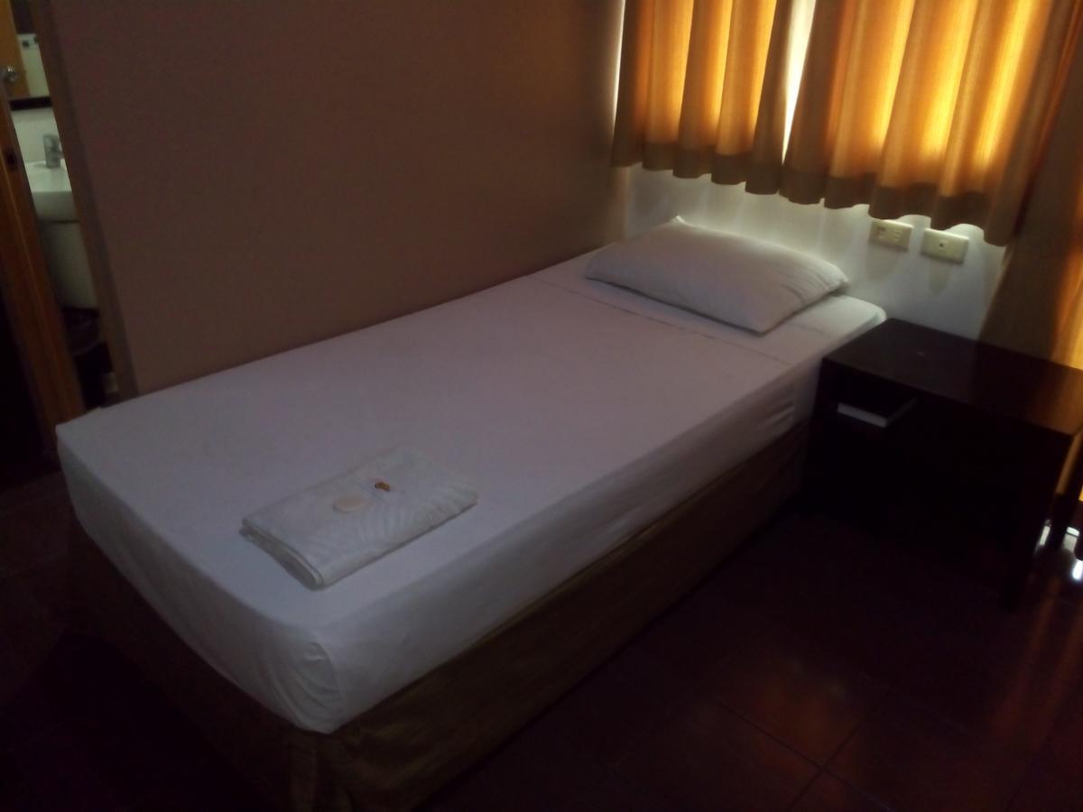 Hotel Kichi เลกัซปี ภายนอก รูปภาพ
